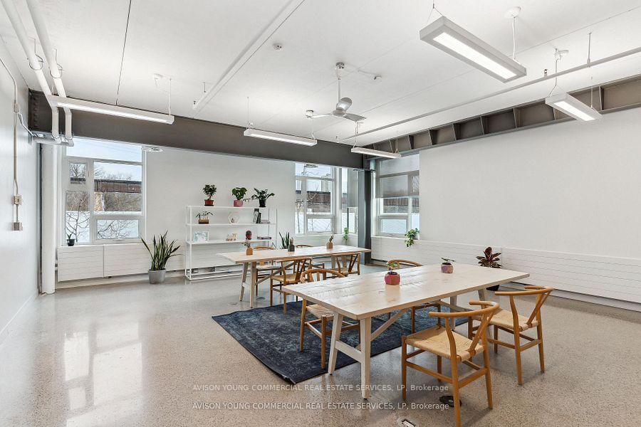 550 Bayview Avenue W, Unit 404