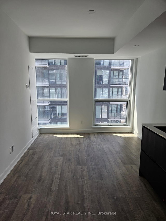 2205 - 327 King Street W