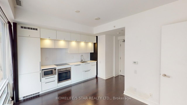 1204 - 15 Grenville Street