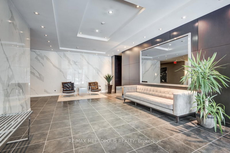 214 - 350 Wellington Street W