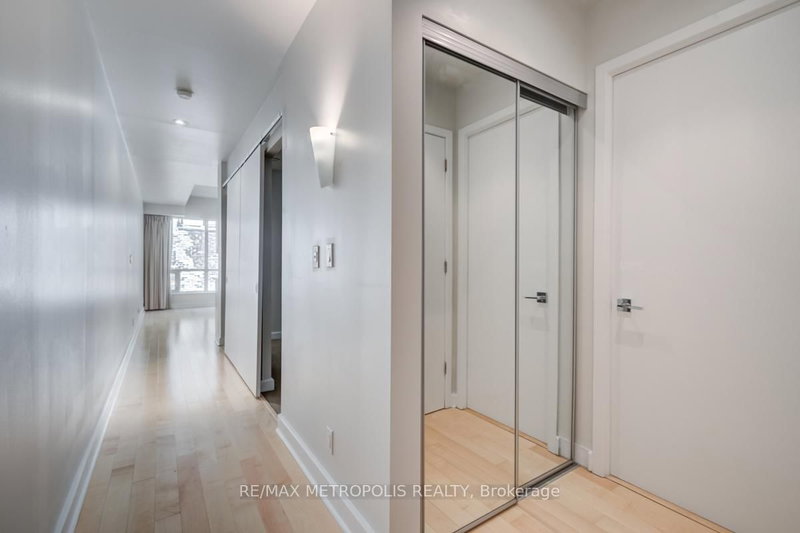 214 - 350 Wellington Street W