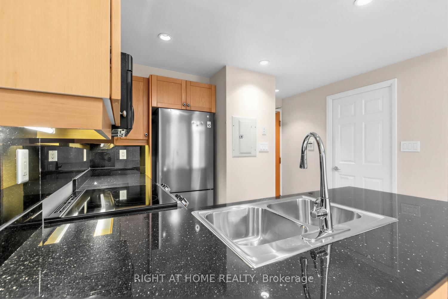 80 Cumberland Street • #1705 • Toronto, ON photo 18