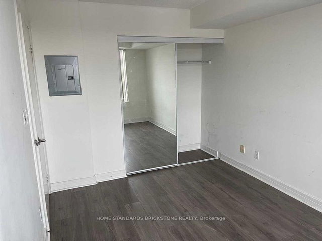 911 - 18 Harrison Garden Boulevard