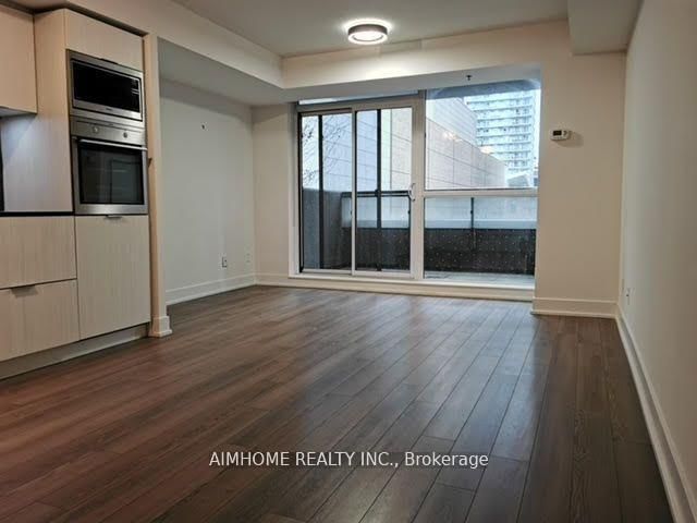 416 - 318 Richmond Street W