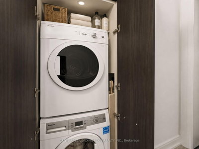 50 E Charles Street • #3906 • Toronto, ON