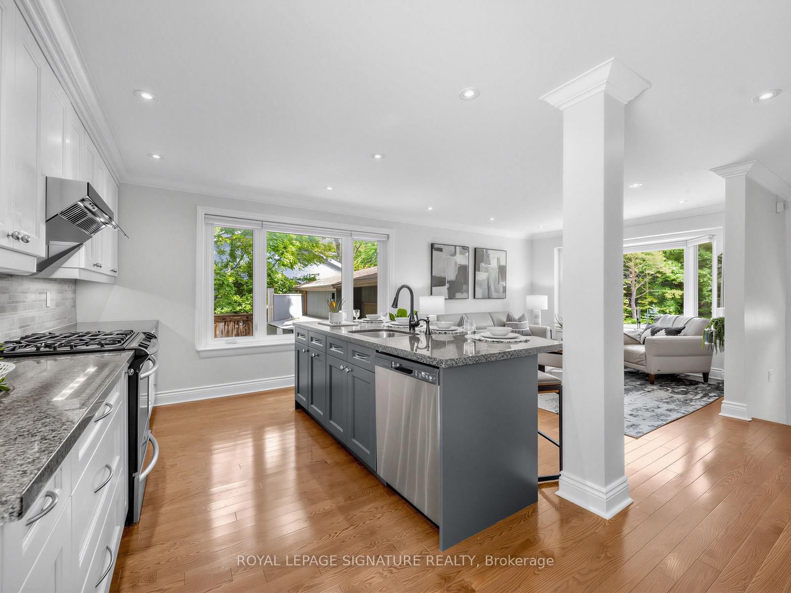 83 Berkinshaw Crescent • Toronto, ON photo 8