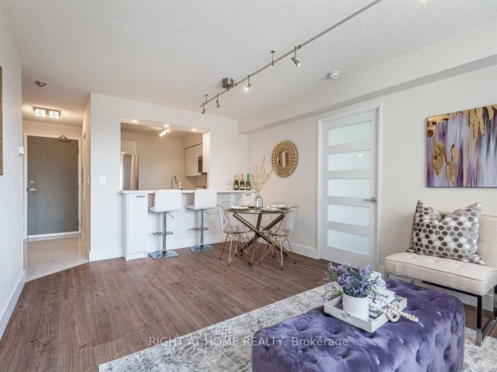 555 Wilson Hts Boulevard, Unit 215