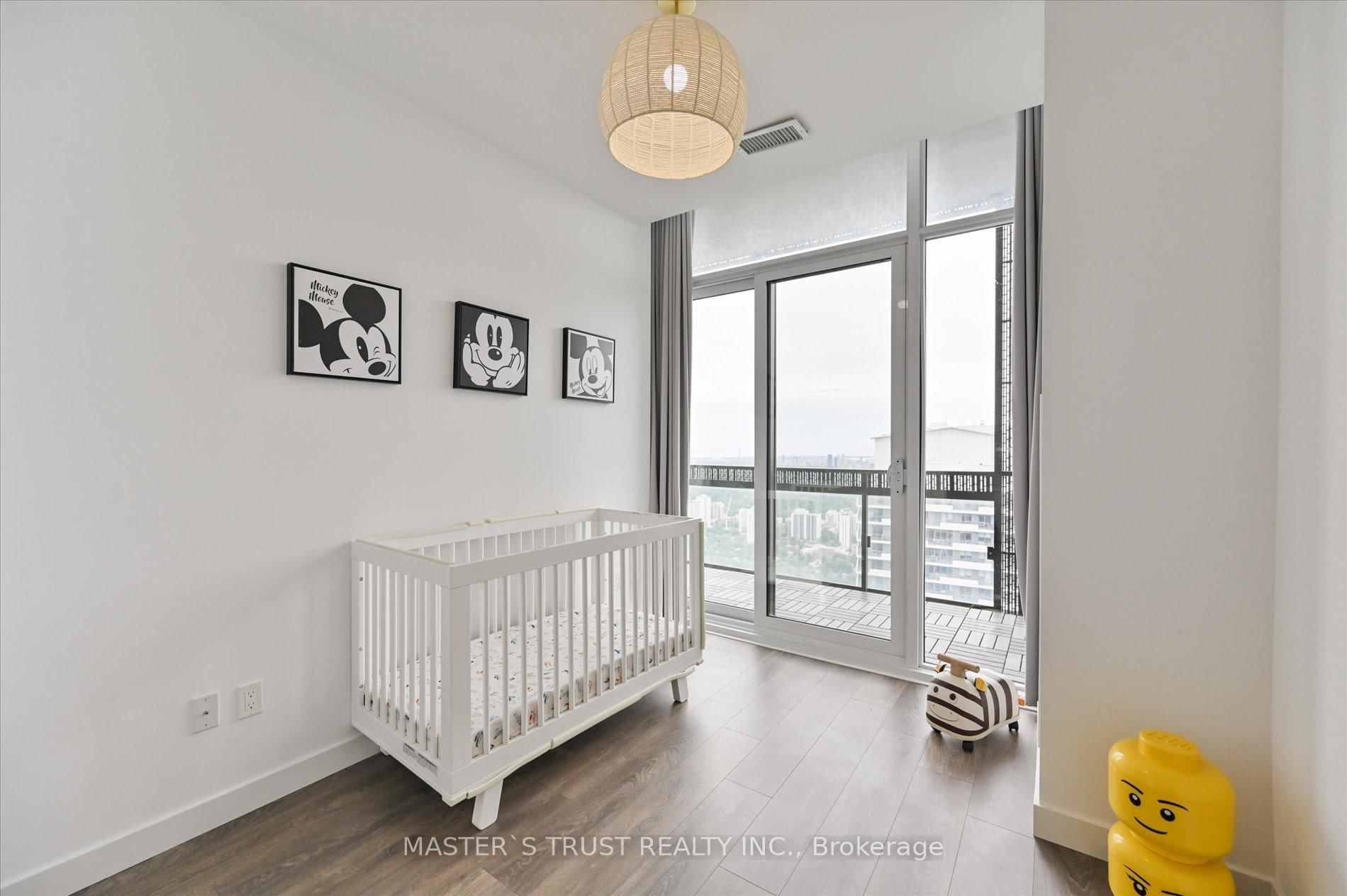 8 Eglinton Avenue E, Unit PH5801