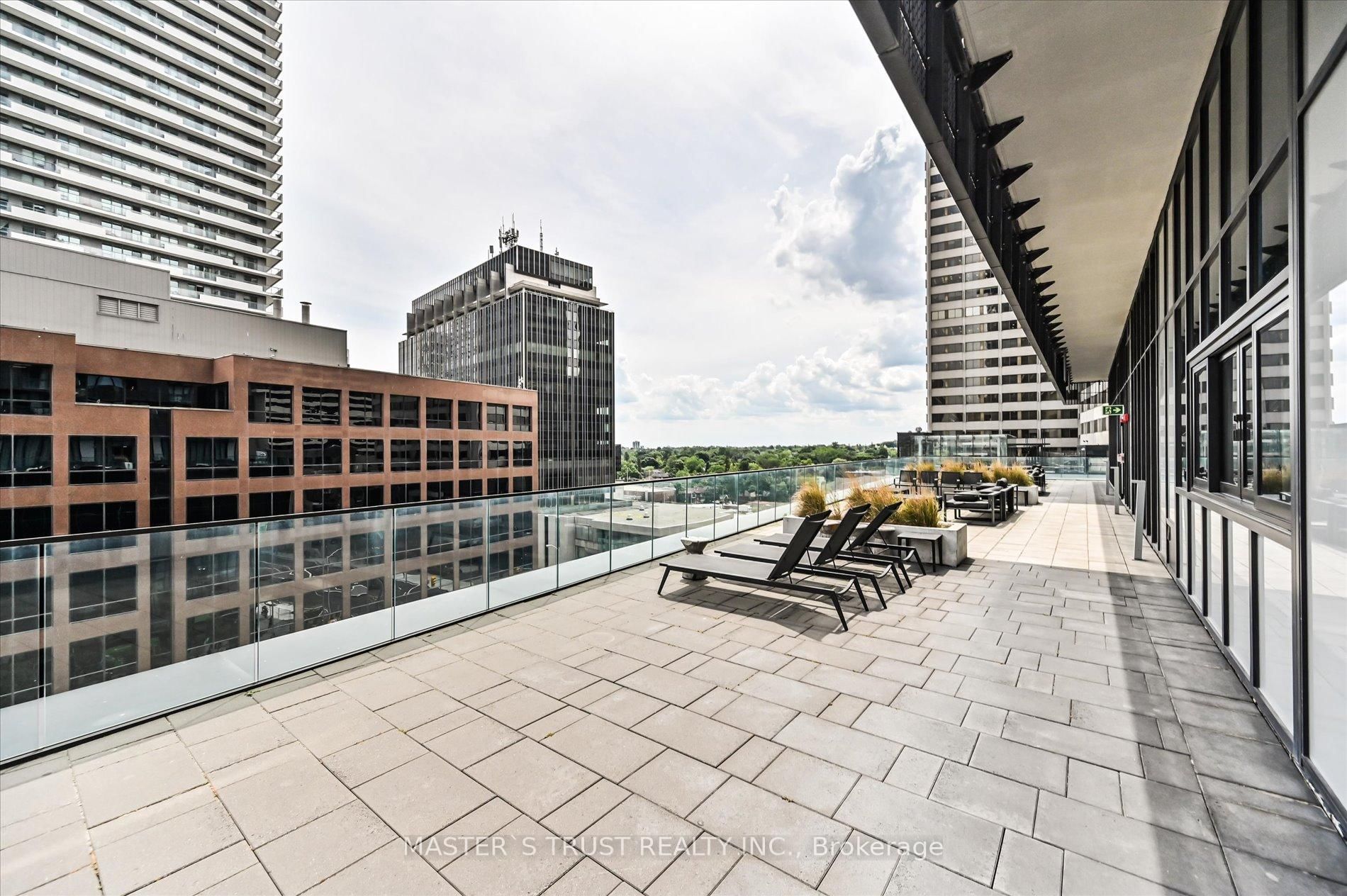 8 Eglinton Avenue E, Unit PH5801