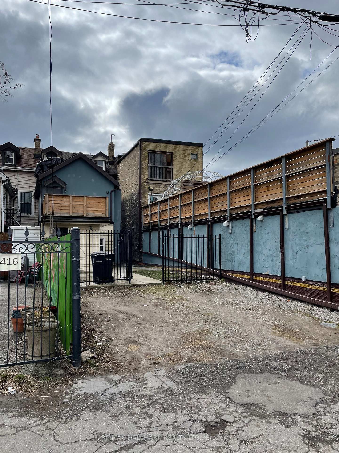 414 E Dundas Street • Toronto, ON photo 37
