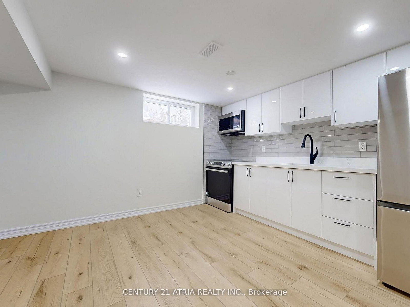 Lower B-57 Saddle Ridge Drive, Toronto, ON, photo 2