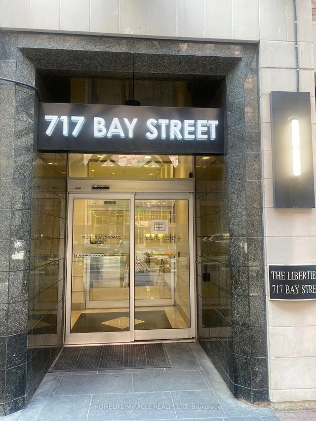 1907 - 717 Bay Street