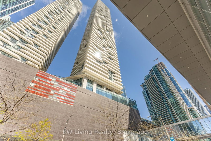 1010 - 88 Harbour Street