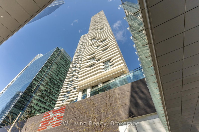 1010 - 88 Harbour Street
