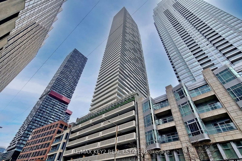 home for lease on 1604-2221 Yonge Street