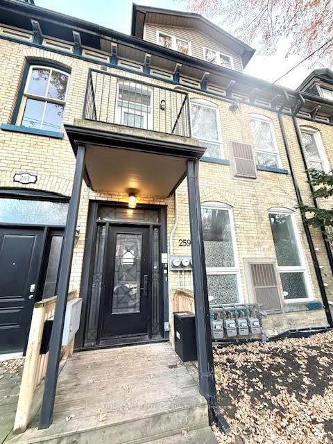 2A-259 Gerrard Street, Toronto, ON