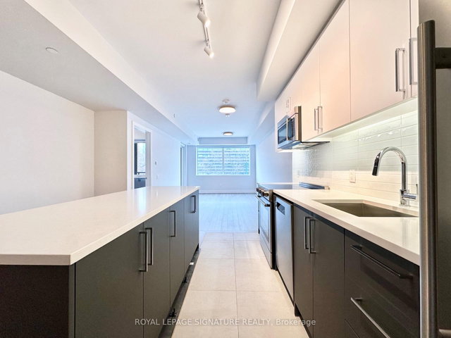 210 - 664 Spadina Avenue