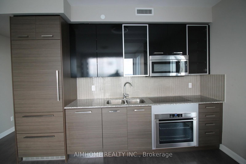 home for lease on 3209-5168 Yonge Street