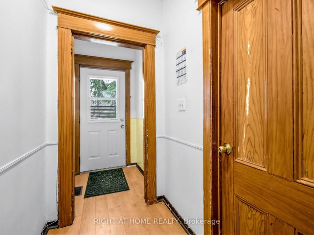 542 Crawford Street