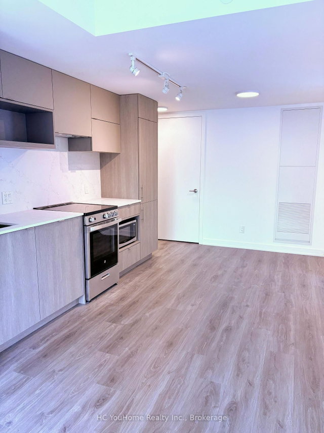 3310 - 100 Queen Street E
