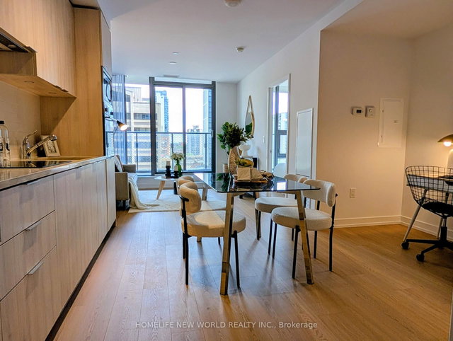 602 - 11 Wellesley Street W