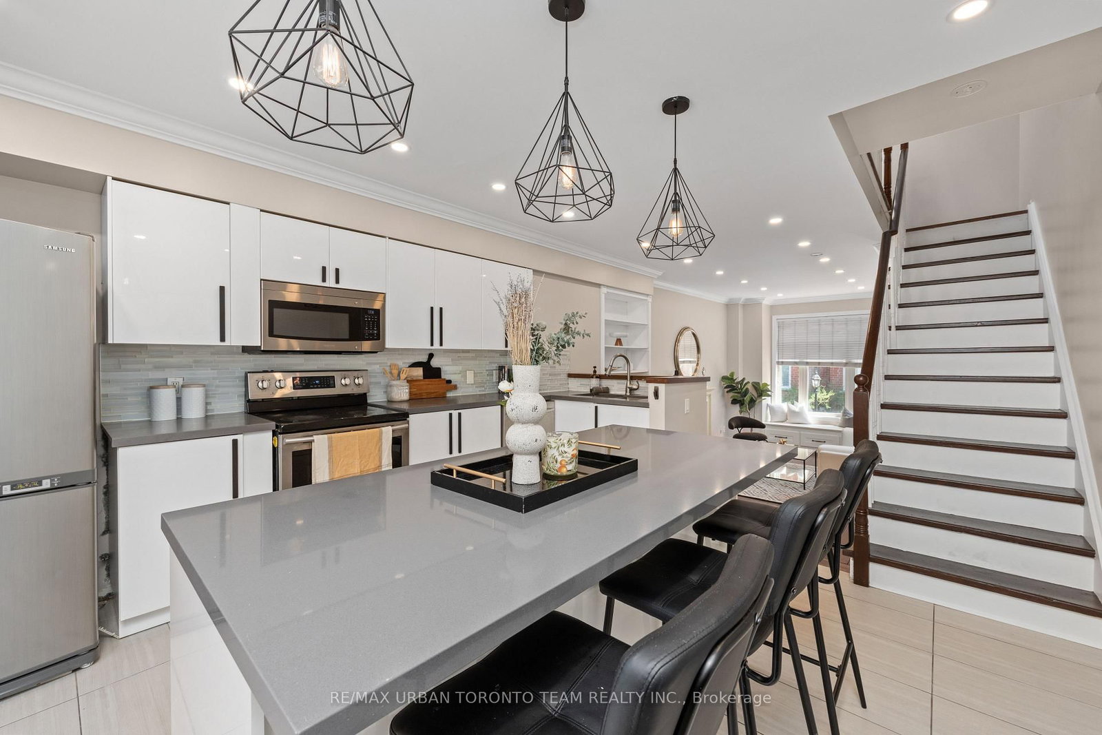 12 Old Primrose Lane • Toronto, ON photo 8