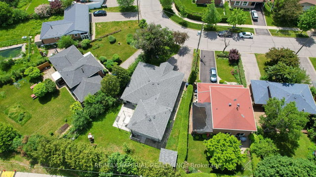 35 Waddington Crescent