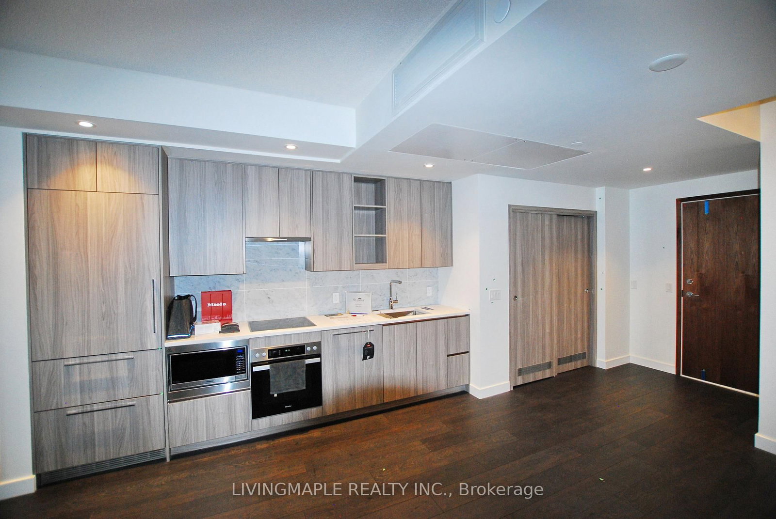 302-85 Mcmahon Drive, Toronto, ON, photo 5