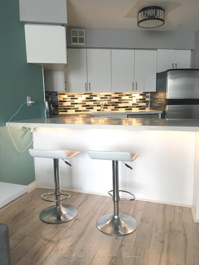607 - 250 Queens Quay W