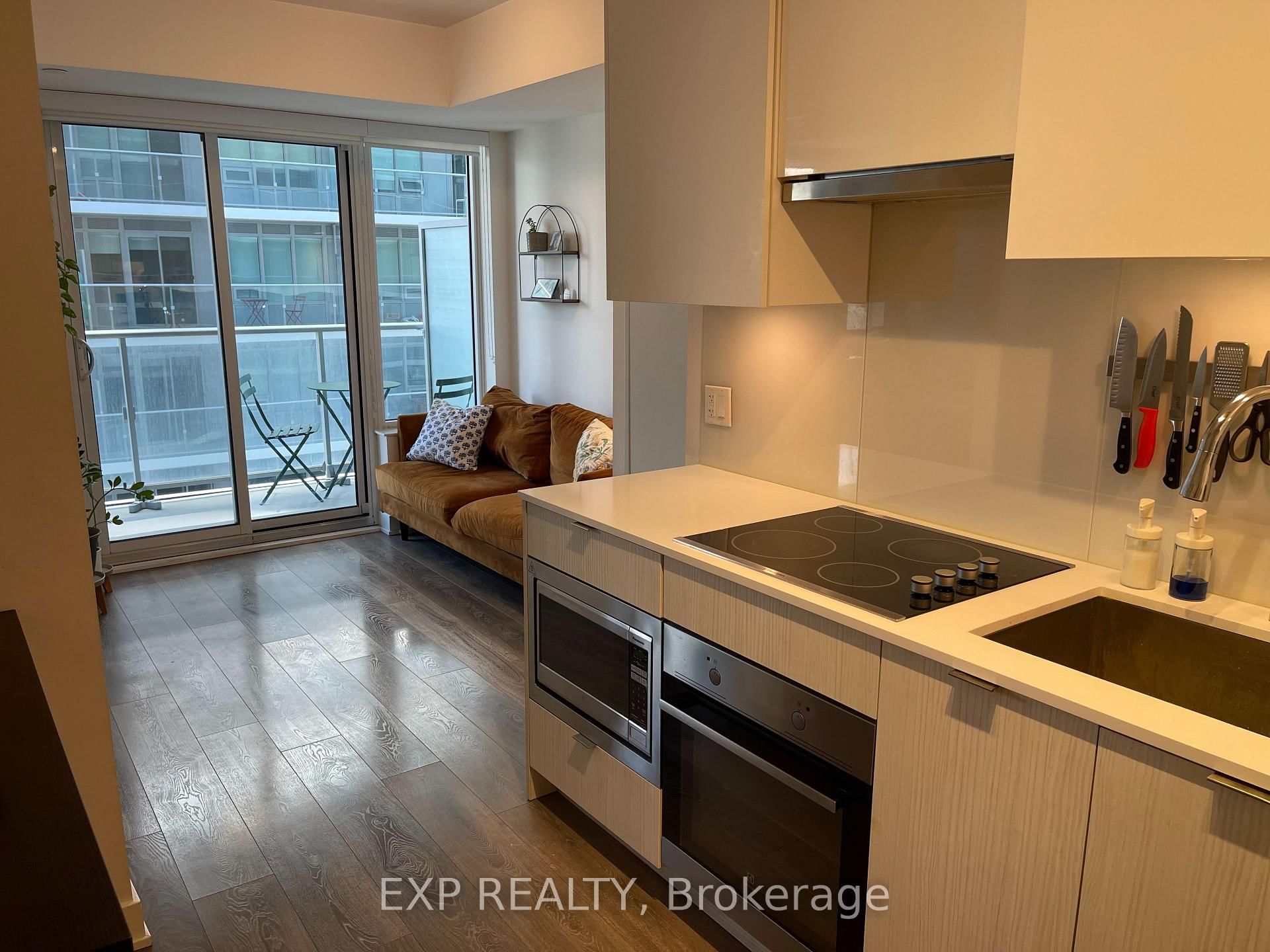 195 Redpath Avenue, Unit 2015