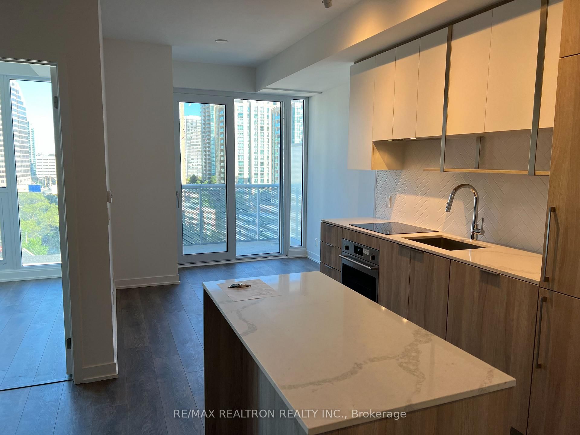15 Holmes Avenue, Unit 905