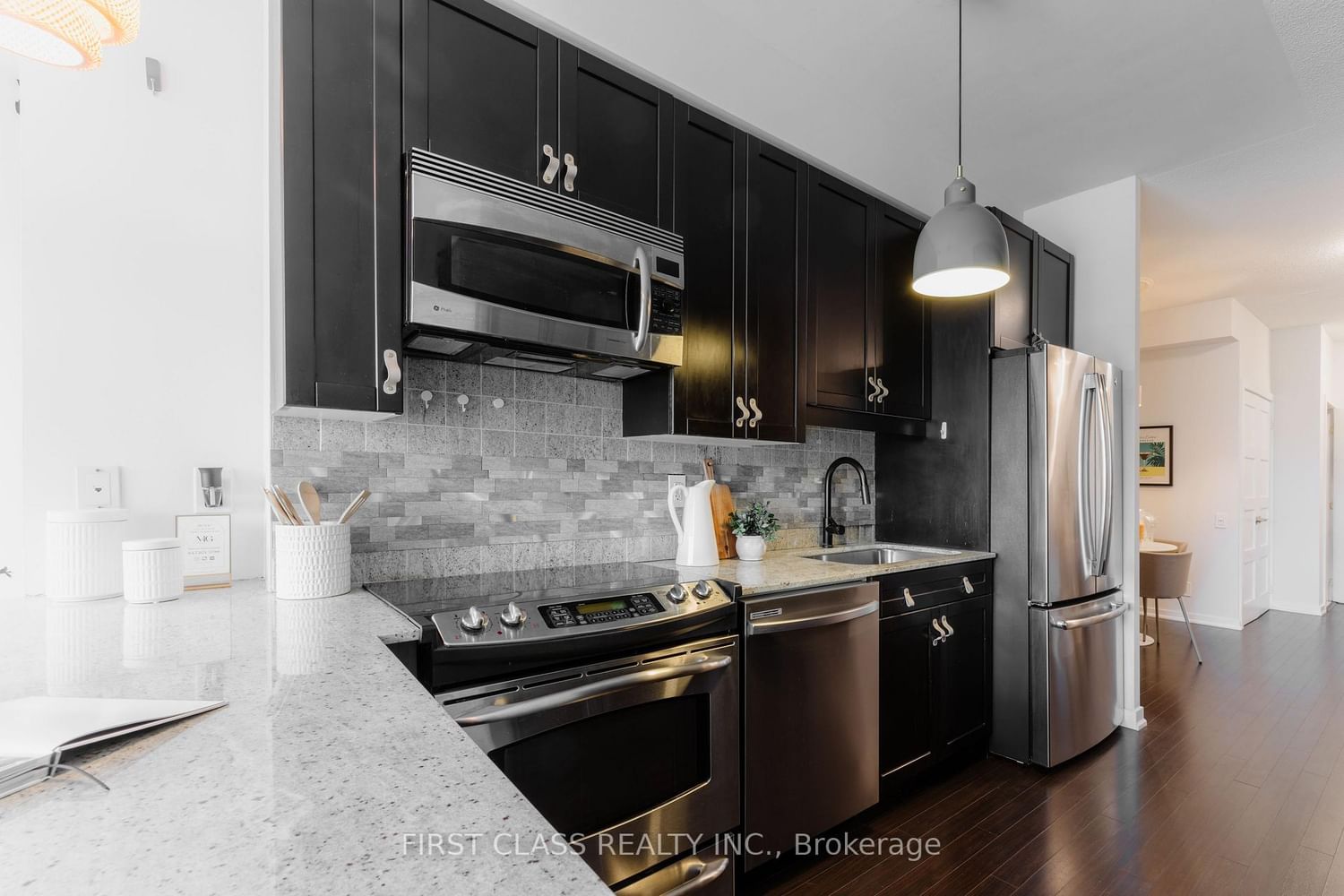 30 Canterbury Place, Unit 305