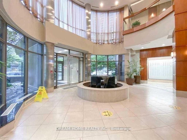 316 - 10 Northtown Way