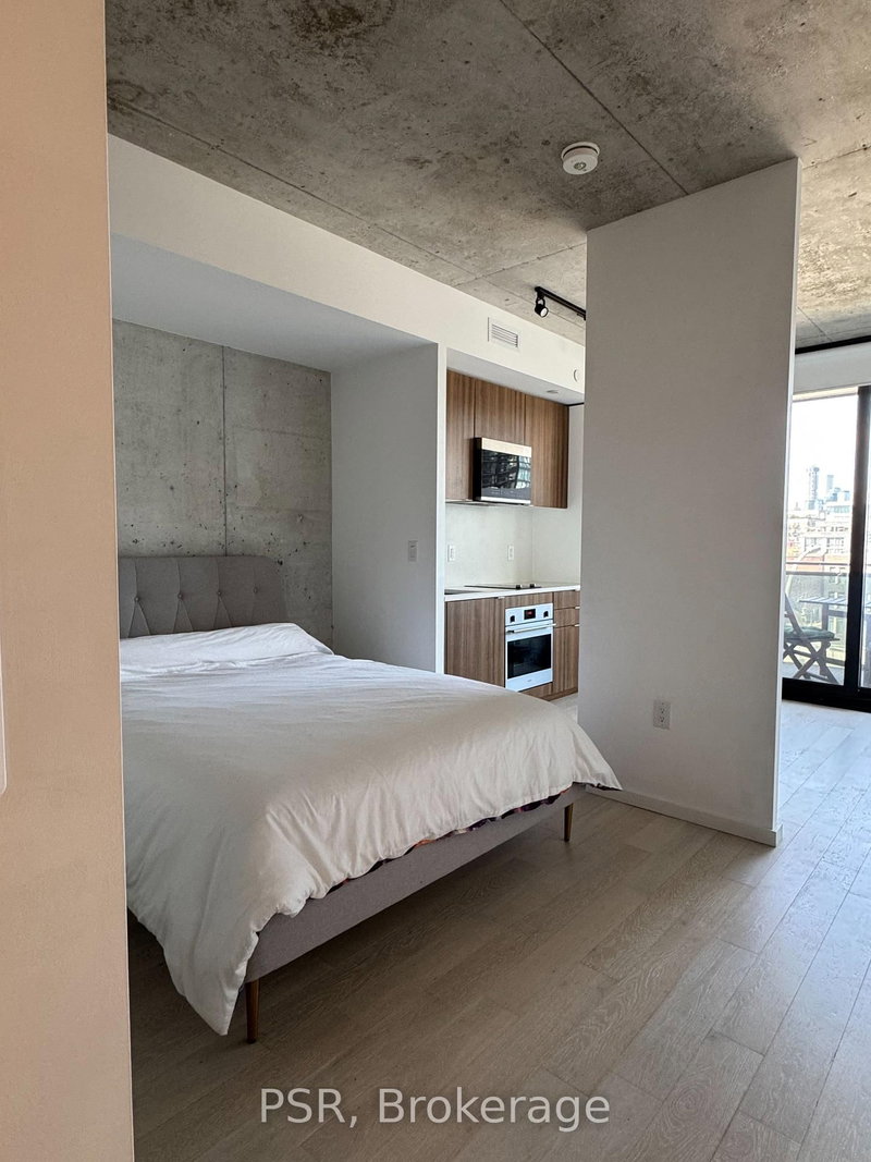 home for lease on 510-21 Lawren Harris Square