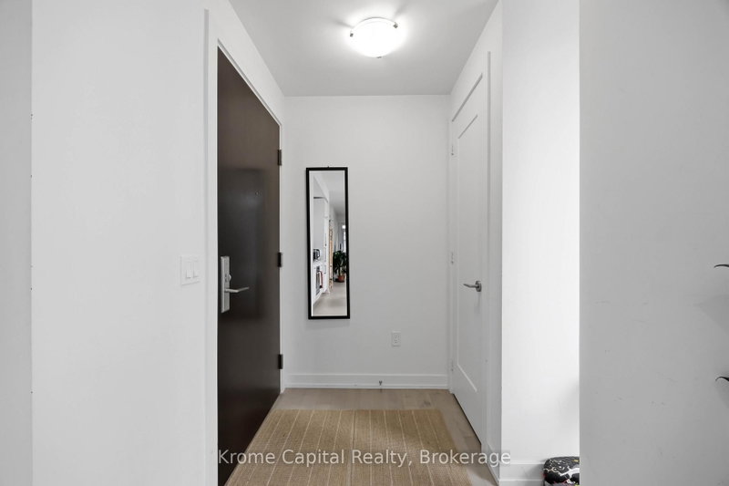 2615 - 330 Richmond Street W