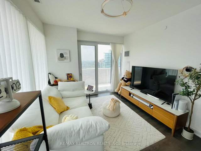 2002 - 15 Holmes Avenue