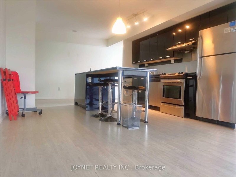 305 - 29 Singer Court