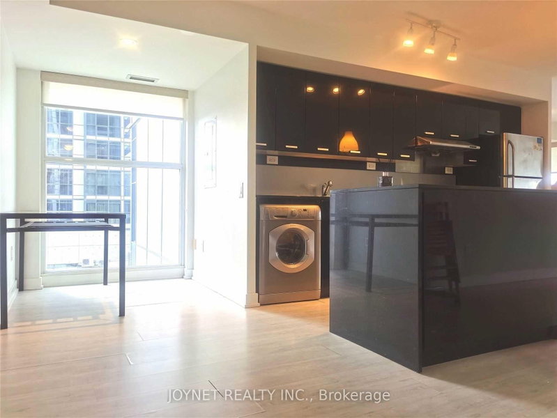 305 - 29 Singer Court