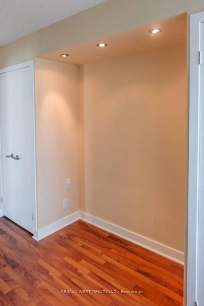 373 Front Street • #2509 • Toronto, ON