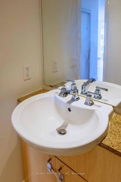 373 Front Street • #2509 • Toronto, ON