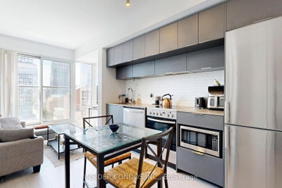 181 E Dundas Street • #807 • Toronto, ON