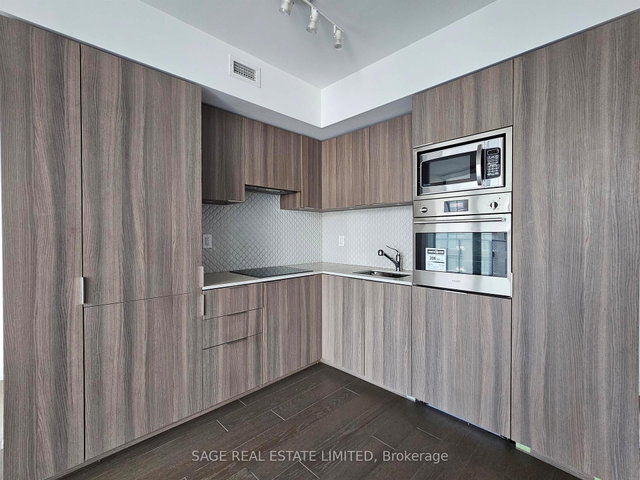 1211 - 11 Wellesley Street W