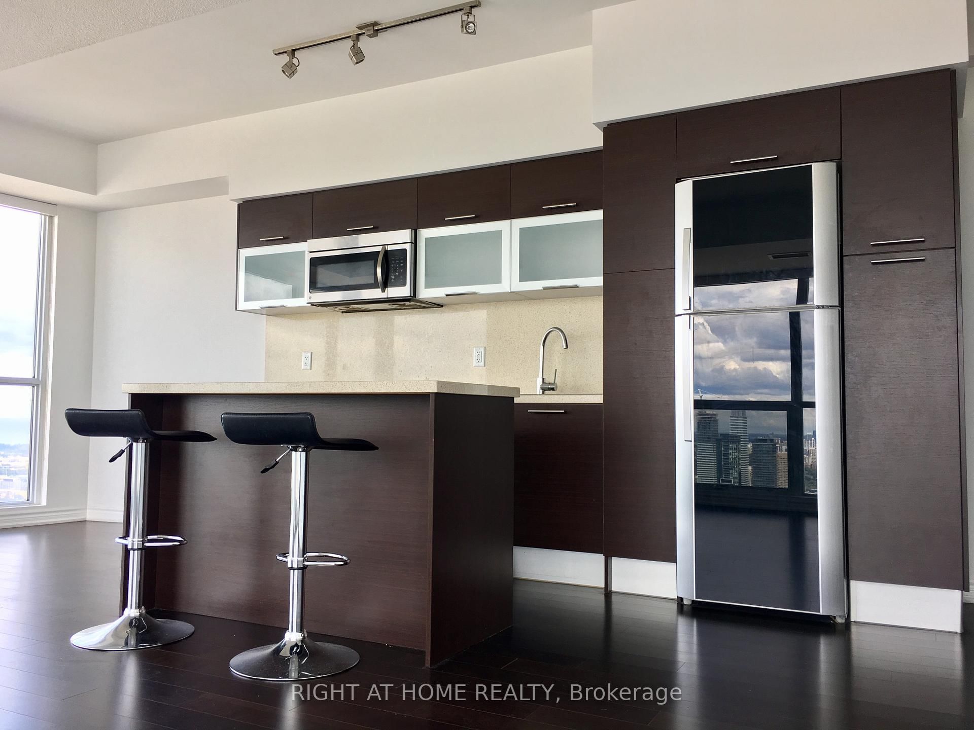 386 Yonge Street, Unit 5502
