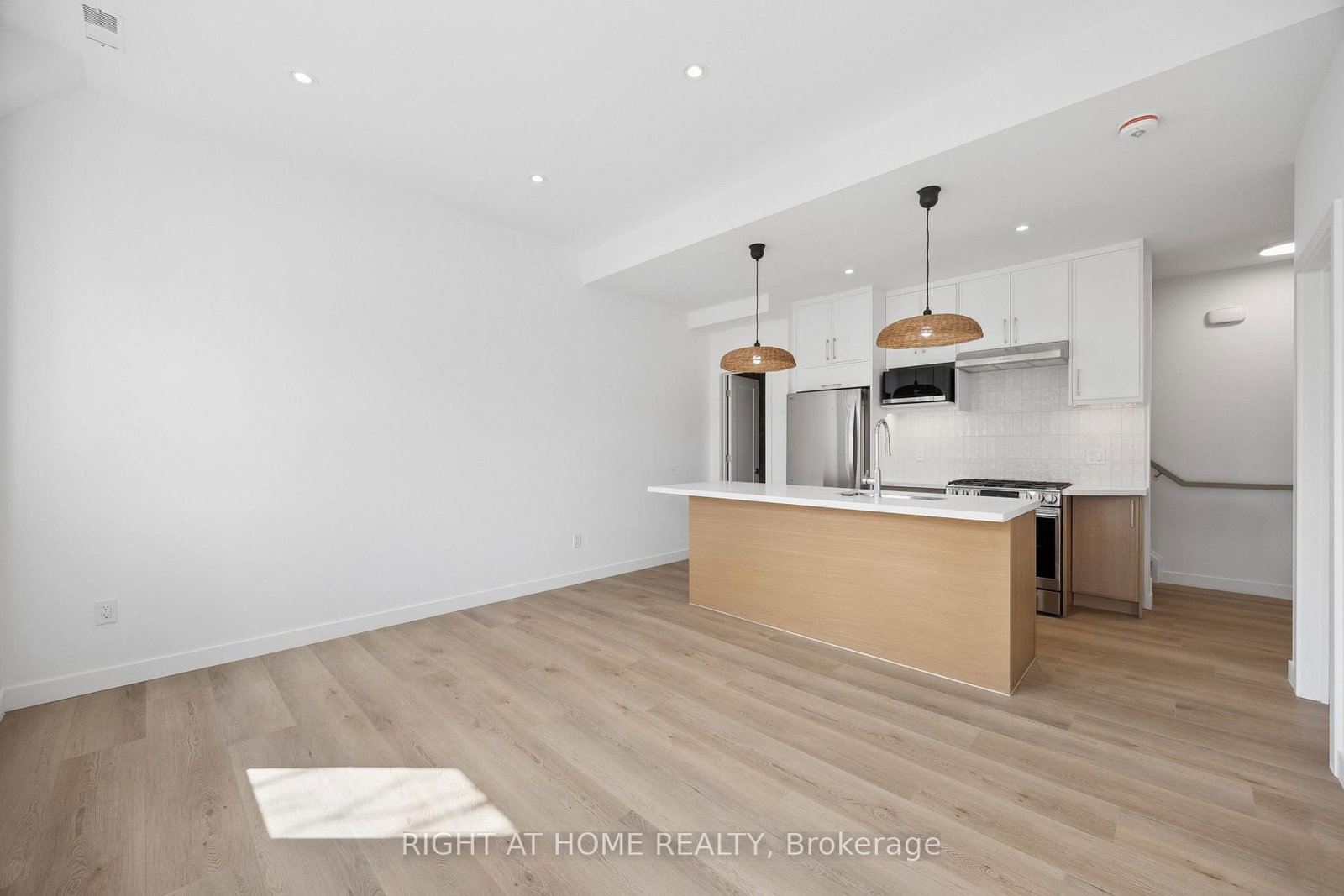 5-91 Barton Avenue, Toronto, ON, photo 4