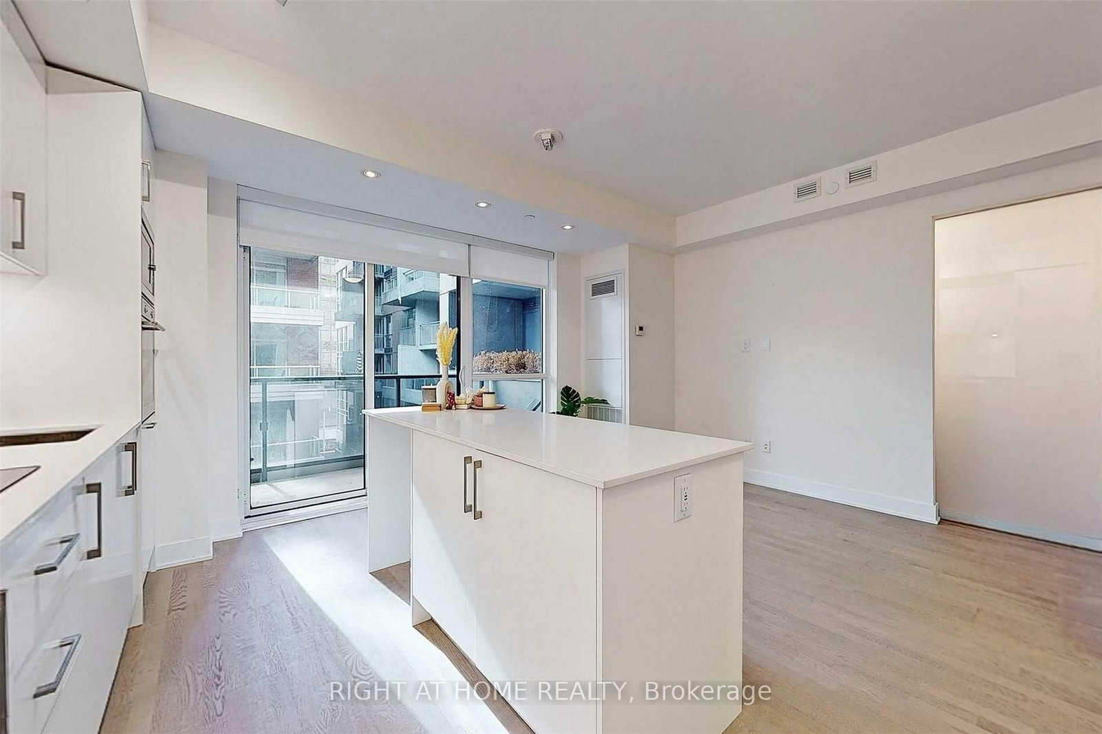 88 Cumberland Street • #408 • Toronto, ON photo 2