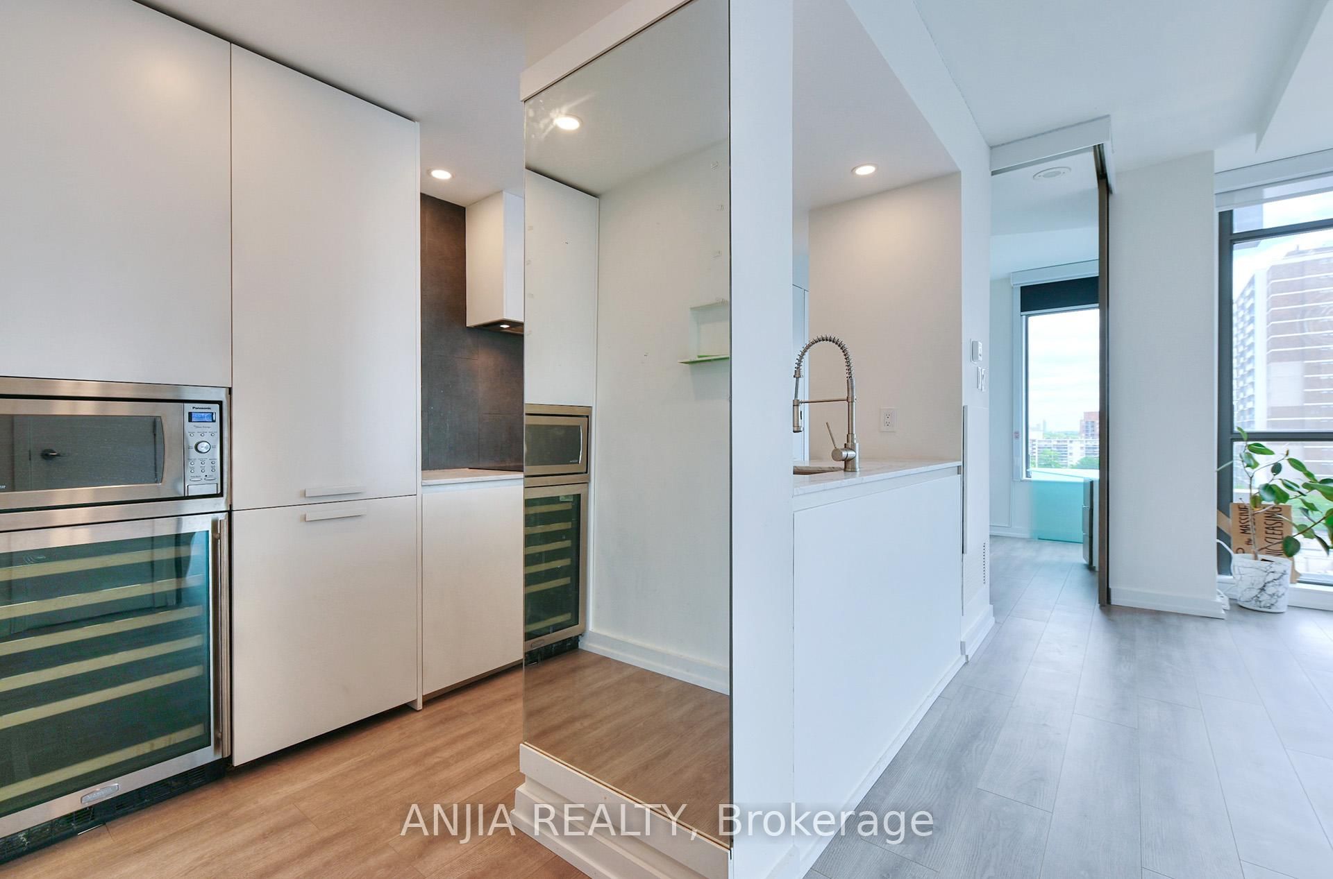 281 Mutual Street, Unit 1001