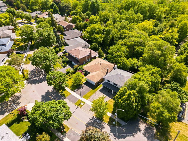 42 Pineway Boulevard