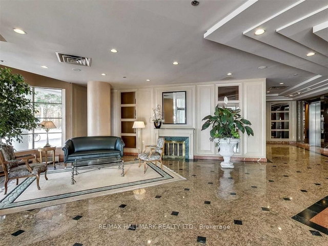 404 - 251 Queens Quay W