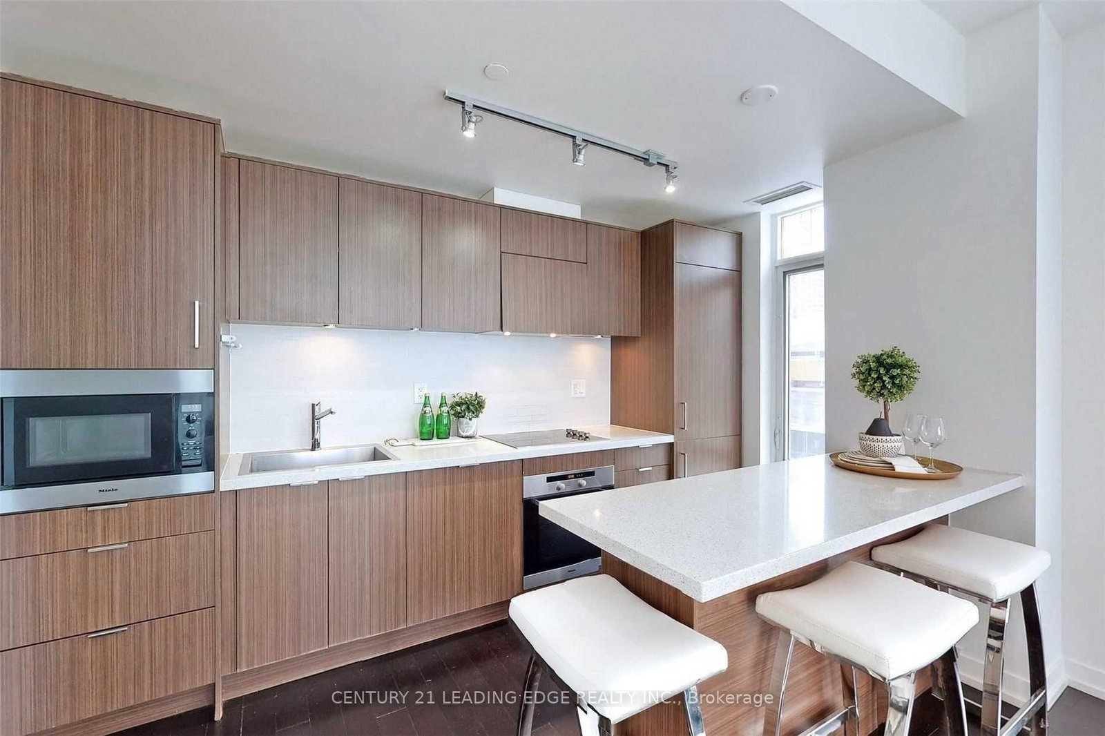 21 Widmer Street • #1702 • Toronto, ON photo 11