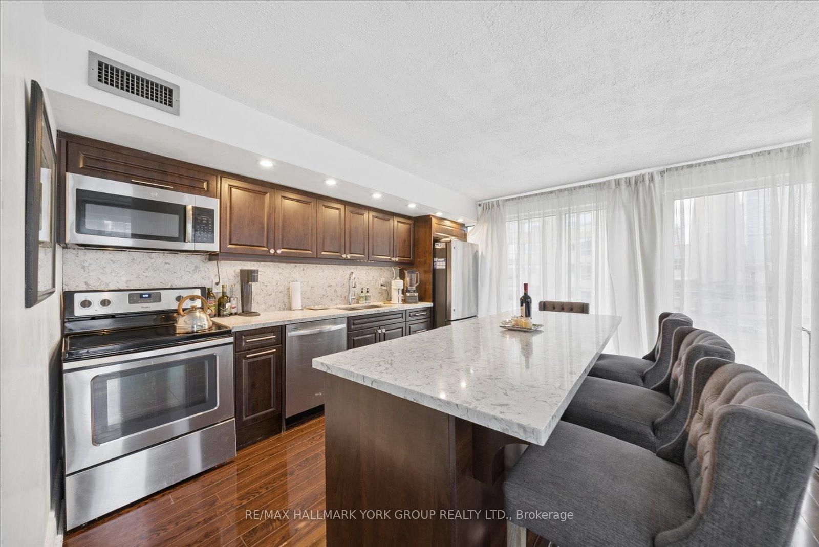 251 W Queens Quay • #705 • Toronto, ON photo 18